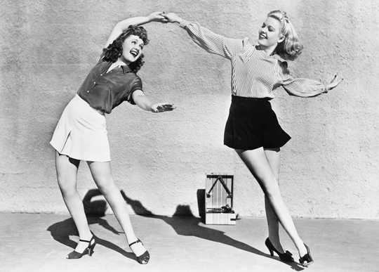 Why Women Dress For Other Women As Well As Men Why Women Dress For Other Women As Well As Men