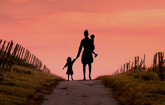 woman walking away holding two small children.&nbsp;Image by Mohamed Hassan from Pixabay.&nbsp;