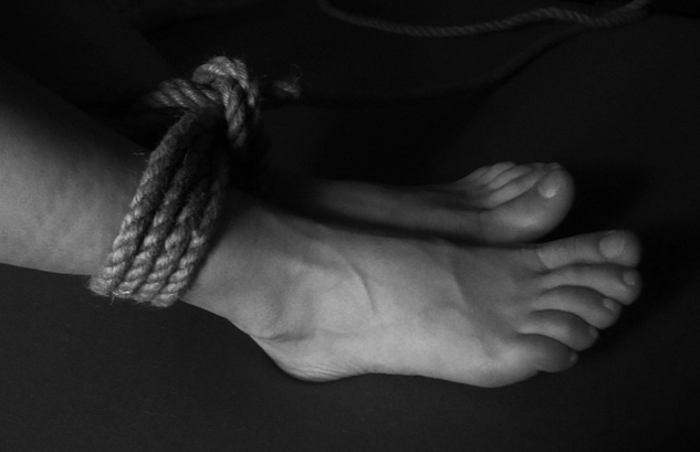 &nbsp;pair of legs with feet tied up with knotted rope.&nbsp;Image by Shibari Kinbaku from Pixabay.&nbsp;