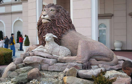 06 22 lion and lamb